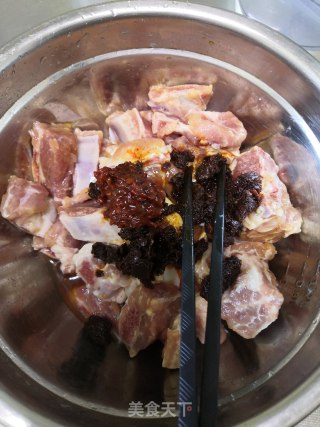 粉蒸排骨的做法步骤：3