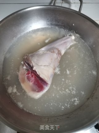 当归萝卜羊肉汤的做法步骤：1
