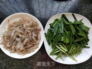 韭菜炒白虾的做法步骤：3
