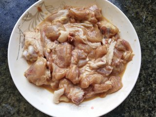 香菇焖鸡腿的做法步骤：4