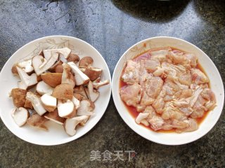 香菇焖鸡腿的做法步骤：5