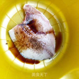 煎金鲳鱼的做法步骤：2