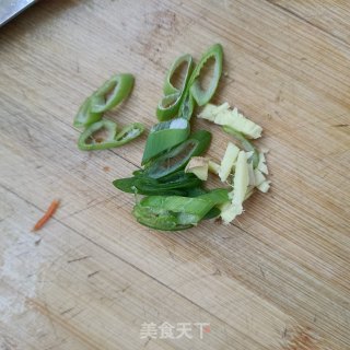 煎金鲳鱼的做法步骤：3