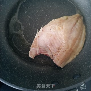 煎金鲳鱼的做法步骤：7