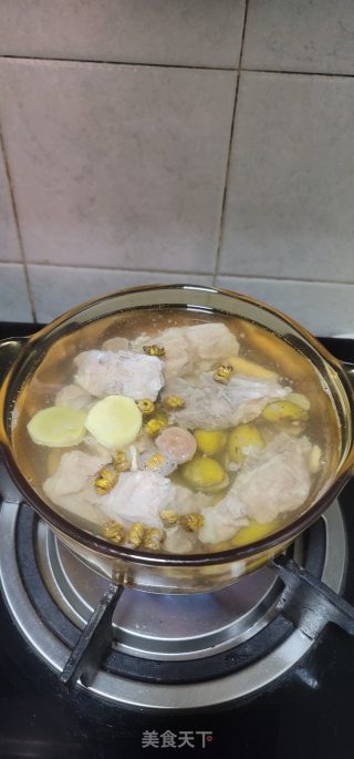 石斛麦冬橄榄排骨汤的做法步骤：4