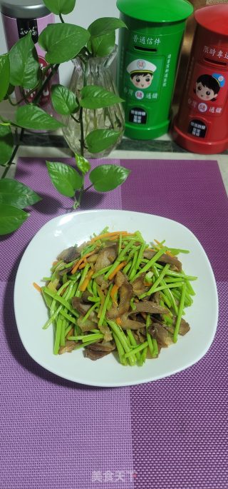 腊肉胡萝卜丝炒芦蒿的做法步骤：7