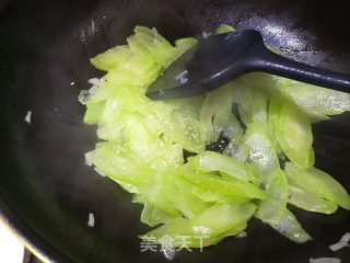 炒莴笋片的做法步骤：4