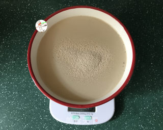香辣白菜粉丝包子的做法步骤：2
