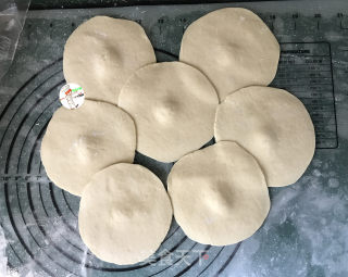 香辣白菜粉丝包子的做法步骤：11