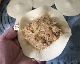 香辣白菜粉丝包子的做法步骤：12