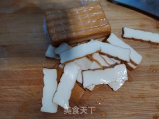 香肠蒸腊香干的做法步骤：1