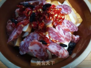 香肠蒸腊香干的做法步骤：4