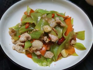 莴笋胡萝卜炒肉的做法步骤：9