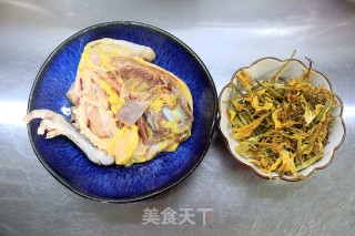 金针鸡汤的做法步骤：1