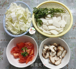 白菜香菇辣年糕汤的做法步骤：1