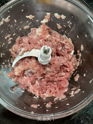 白菜肉卷的做法步骤：3