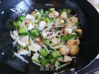 咸肉芥菜芋艿炒饭的做法步骤：8