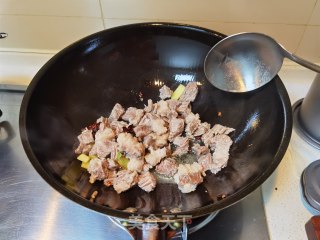 咖喱炖土豆牛肉的做法步骤：11