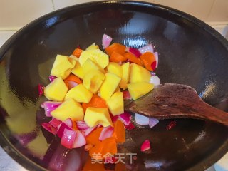 咖喱炖土豆牛肉的做法步骤：23