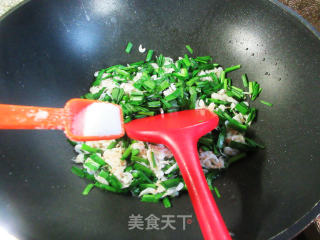 韭菜炒白虾米的做法步骤：5