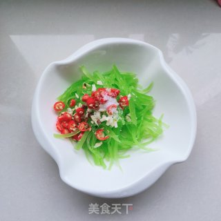 油泼莴笋的做法步骤：5