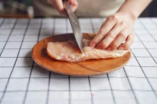 藤椒鸡肉三明治的做法步骤：2