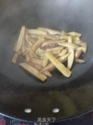 芹菜炒杏鲍菇的做法步骤：5