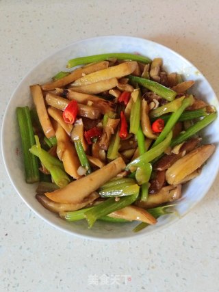 芹菜炒杏鲍菇的做法步骤：14