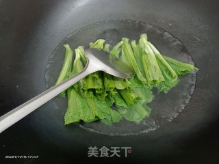 芥菜鲜虾饺的做法步骤：1