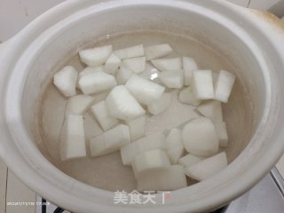 白萝卜汤的做法步骤：2