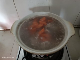 莲藕筒骨汤的做法步骤：4