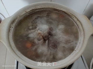 莲藕筒骨汤的做法步骤：5