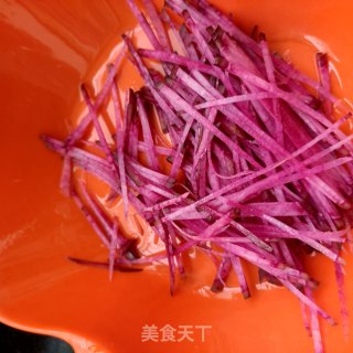 鸡蛋拌彩萝卜的做法步骤：4