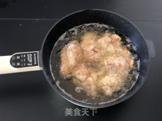 脆皮炸鸡的做法步骤：6