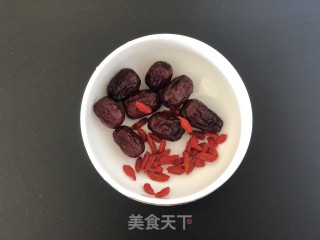 南瓜红枣银耳汤的做法步骤：2