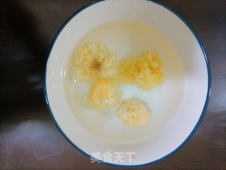 三色糙米炖银耳的做法步骤：1