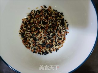 三色糙米炖银耳的做法步骤：2