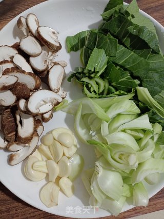 香菇炒青菜的做法步骤：2