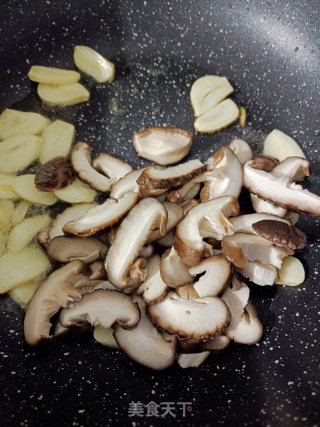 香菇炒青菜的做法步骤：7