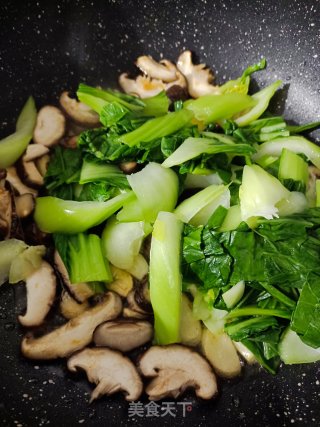 香菇炒青菜的做法步骤：9