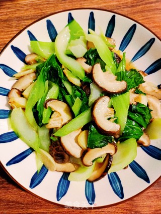 香菇炒青菜的做法步骤：11