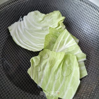 彩萝卜蒜蓉肠三明治的做法步骤：2