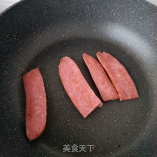 彩萝卜蒜蓉肠三明治的做法步骤：5