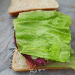 彩萝卜蒜蓉肠三明治的做法步骤：11