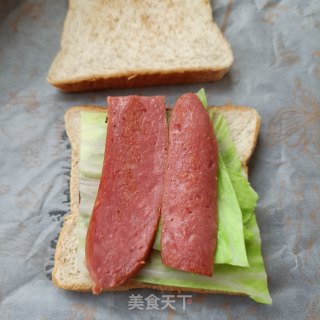 彩萝卜蒜蓉肠三明治的做法步骤：12
