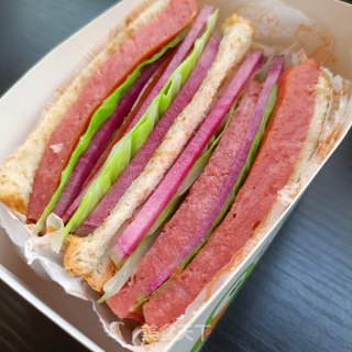 彩萝卜蒜蓉肠三明治的做法步骤：16