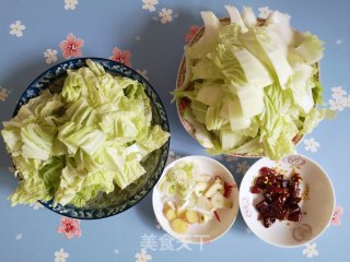 酸辣白菜的做法步骤：1
