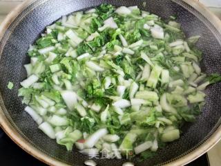 白菜帮子别再扔了，用它包白菜粉条肉包子，口感鲜嫩，美味好吃。的做法步骤：4