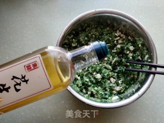 白菜帮子别再扔了，用它包白菜粉条肉包子，口感鲜嫩，美味好吃。的做法步骤：11