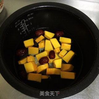 红枣南瓜黑豆粥的做法步骤：2